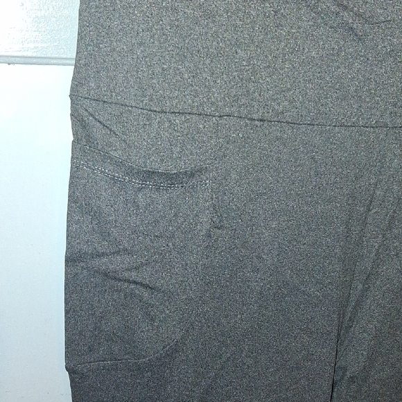 Amazon Women's Charcoal Gray Bike Shorts with Side Pockets - Picture 2 of 3